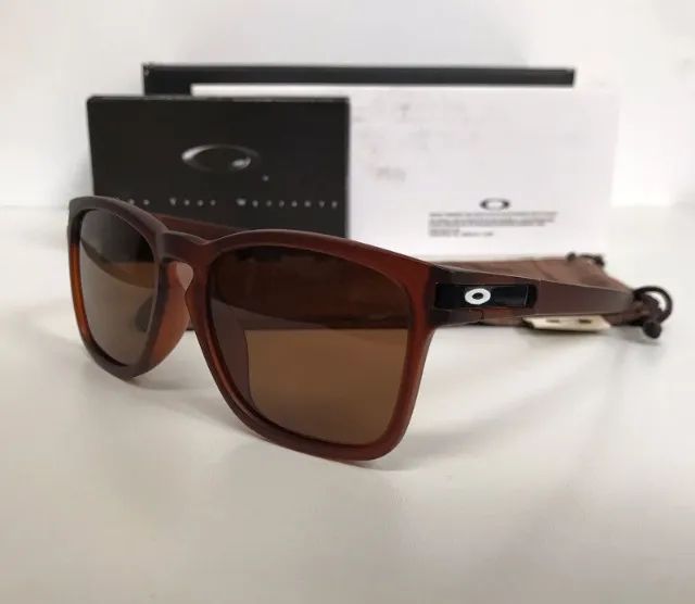 óculos de sol oakley latch squared brown