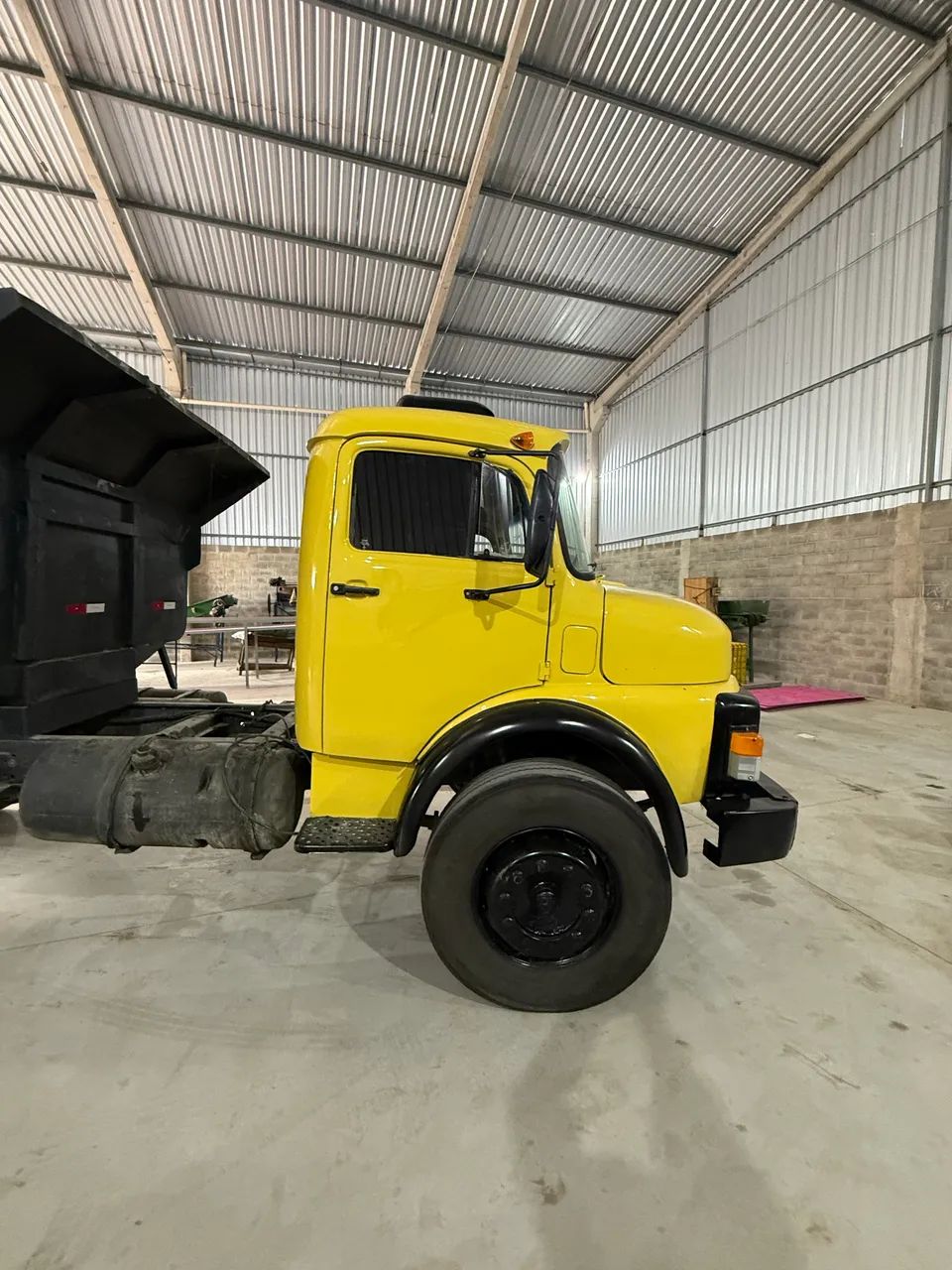 VENDO ou TROCO CAMINHÃO CAÇAMBA 1113 - Foto 6
