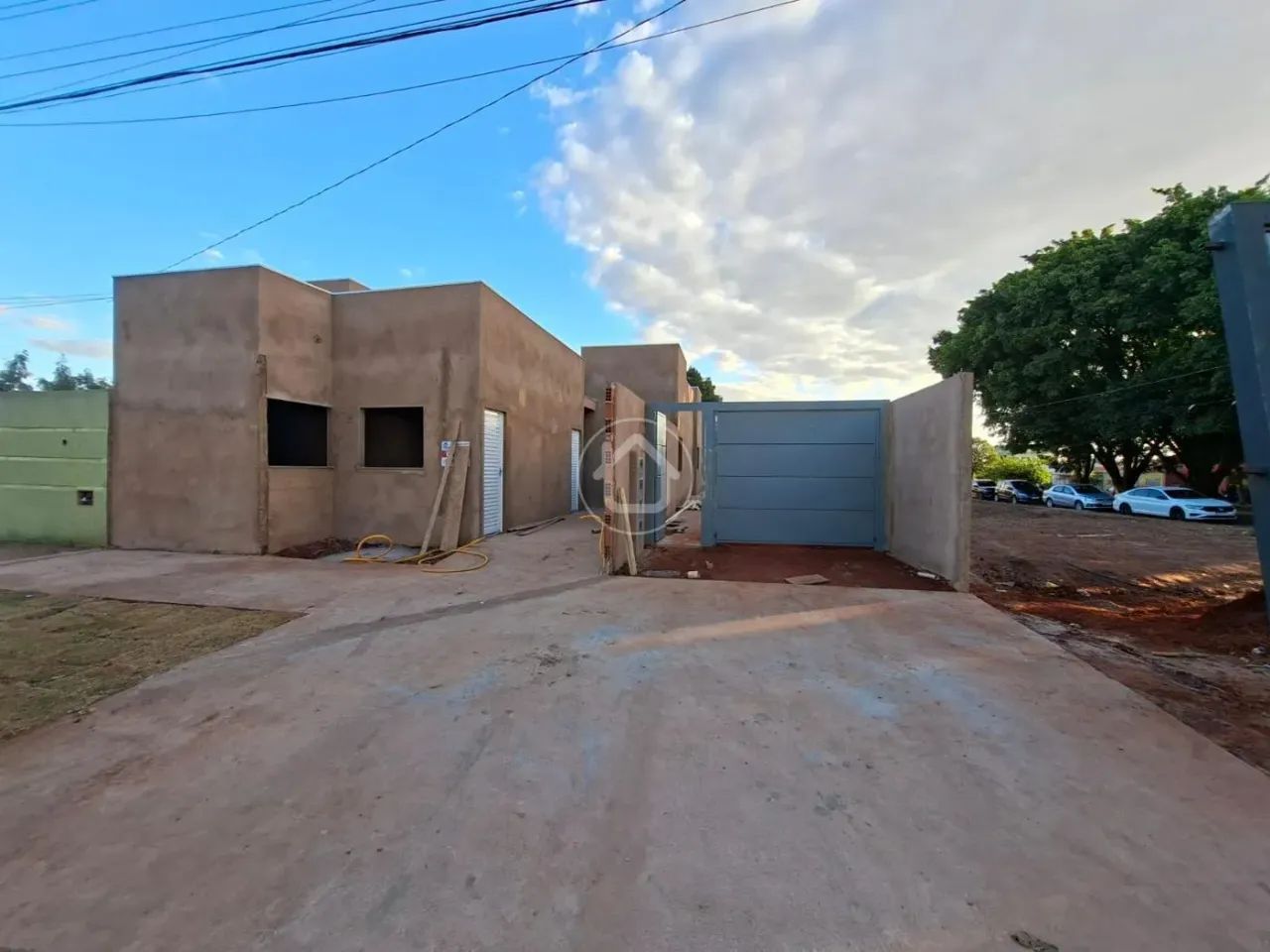 CASA COM 2 DORMITORIOS