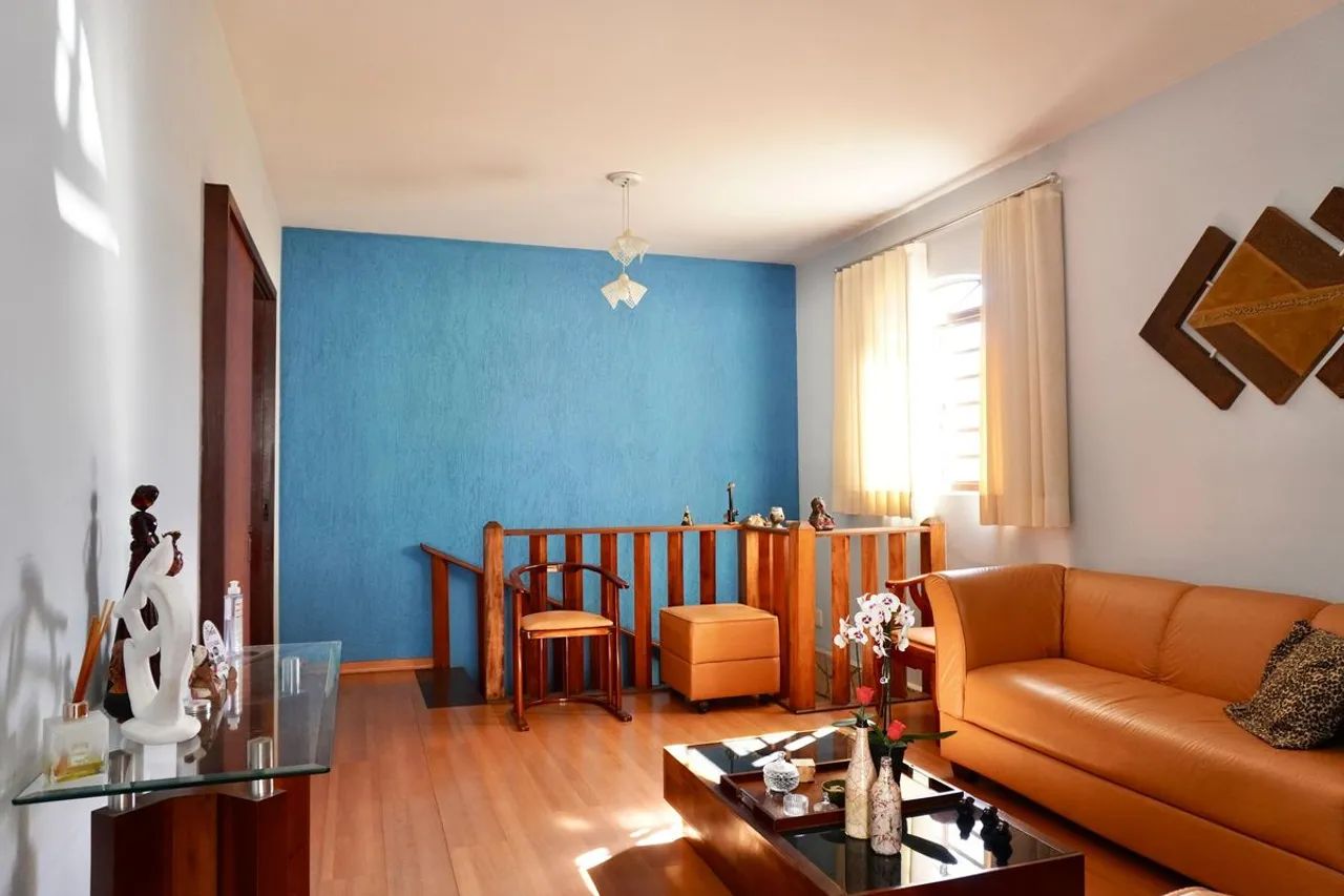 Casa à Venda - Cachoeirinha, 5 Quartos, 313 m2