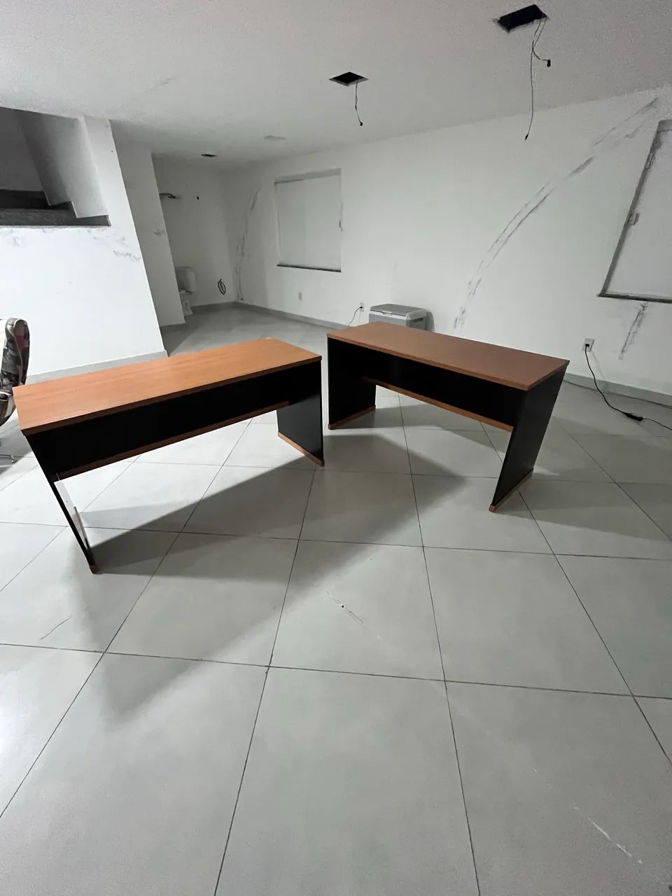 Dupla de mesa de escritório NUNCA usada - Foto 2