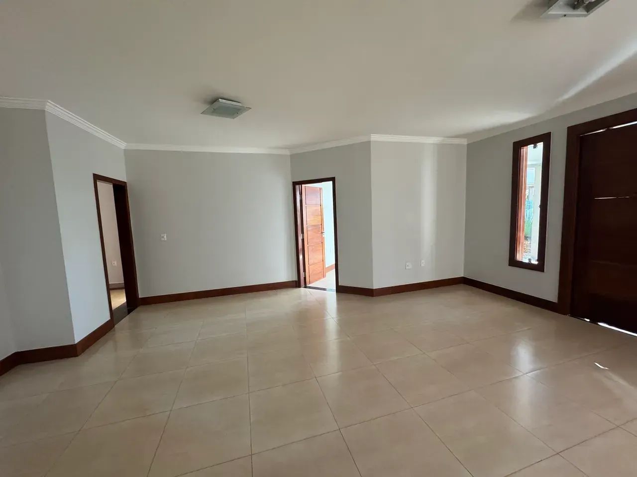 Alugo casa 5 quartos, sendo 4 suite, + escritorio. - Foto 4