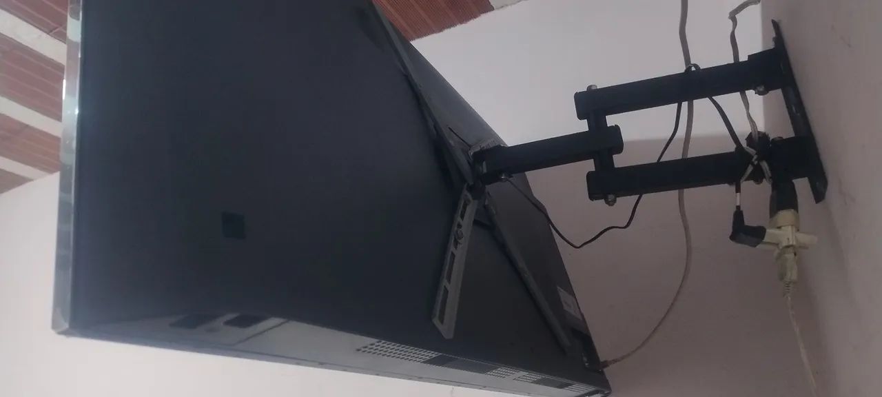 Vendo uma tv LG 4K 43 polegadas valor r$ 1250 três meses de uso - Foto 2