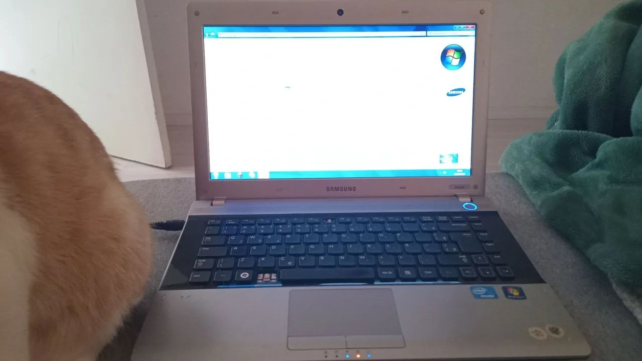 Notebook Samsung + Carregador - Funcionando! - Foto 5
