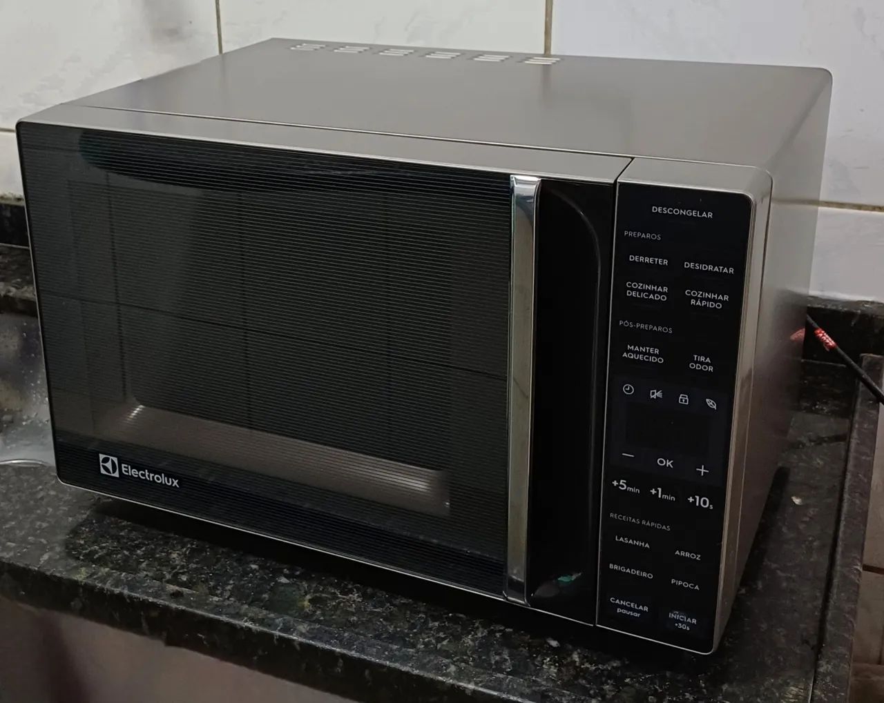 Micro-ondas Electrolux 23L cor Inox
