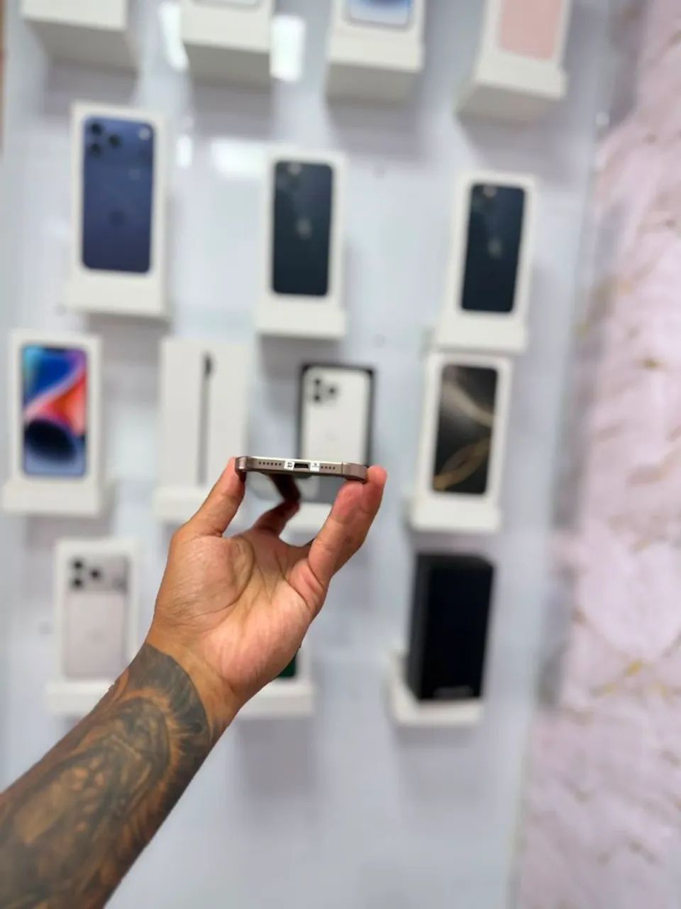 IPHONE 16 PRO MAX 256GB<br>R$ 5.499 - Foto 2
