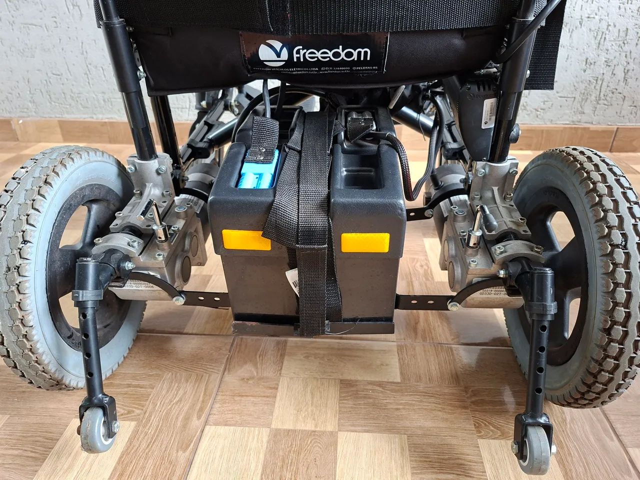 Cadeira de Rodas Freedom (usada) - Foto 4