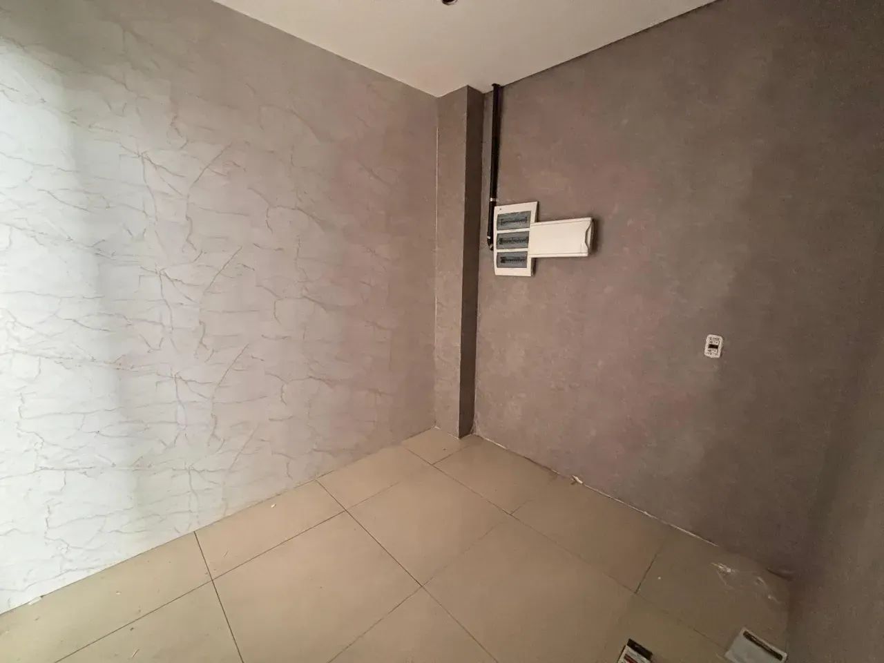 GALPÃO MEDINDO APROXIMADAMENTE 500M² COM RECEPÇÃO, ESCRITORIO E 2 BANHEIROS - Foto 4