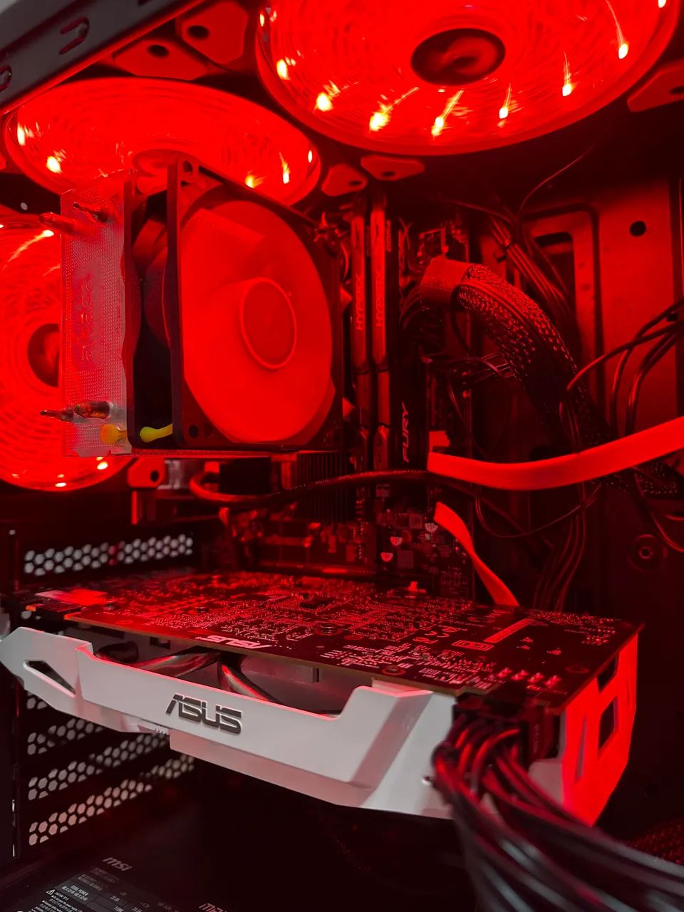 PC gamer i7 7700k, 16gb ddr4, ssd 250gb + 512gb +1tb, GeForce gtx