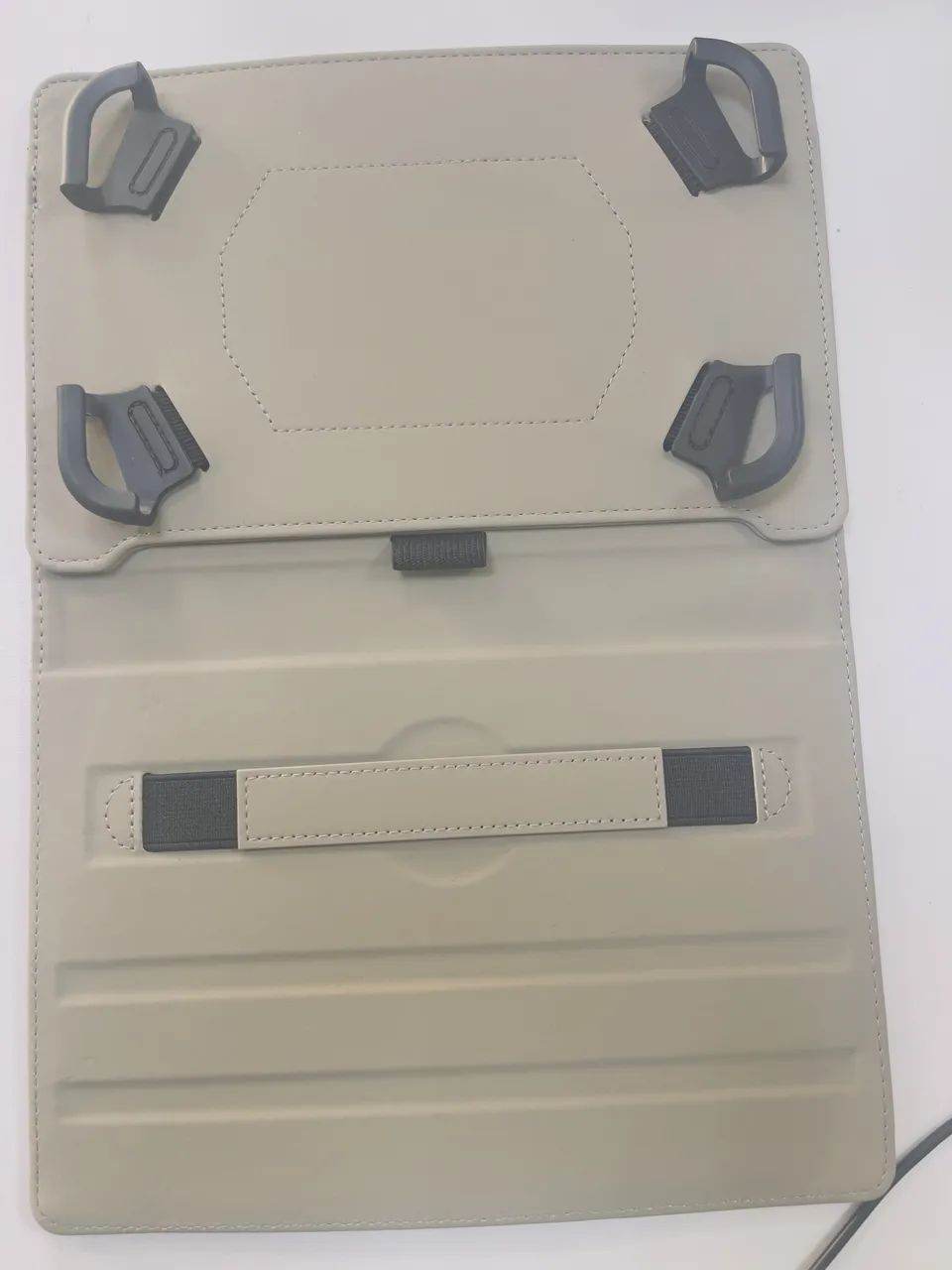 Capa para tablet universal preta onde 7 e 8 polegadas - Foto 4