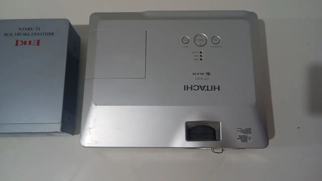 Projetor multimídia Hitachi 