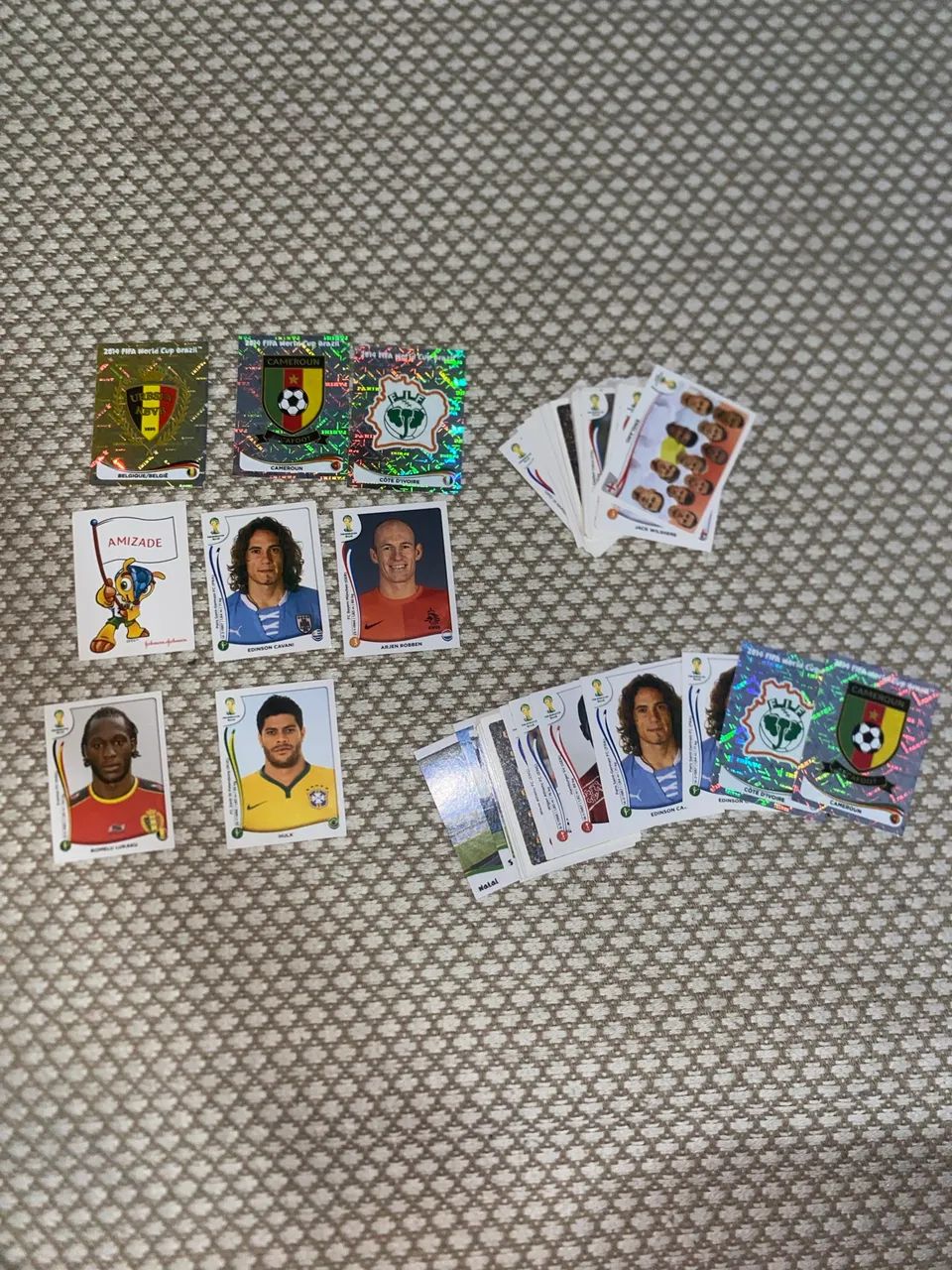 Lote com 78 figurinhas de 2014