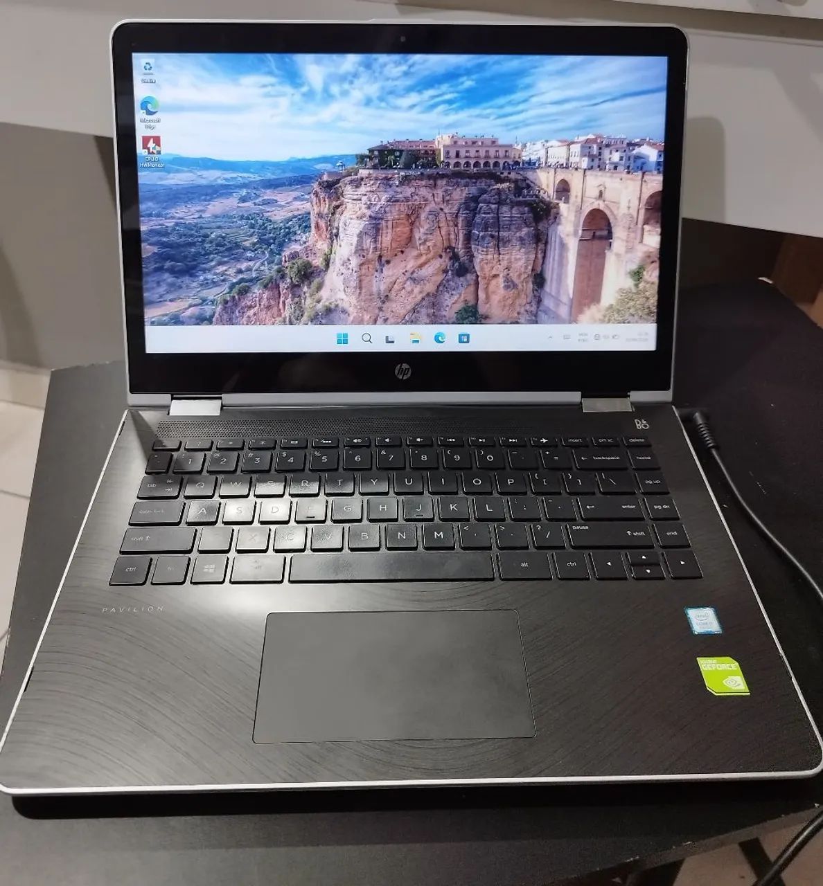 Notebook HP PAVILLION X360 - 2 em 1 com touchscreen