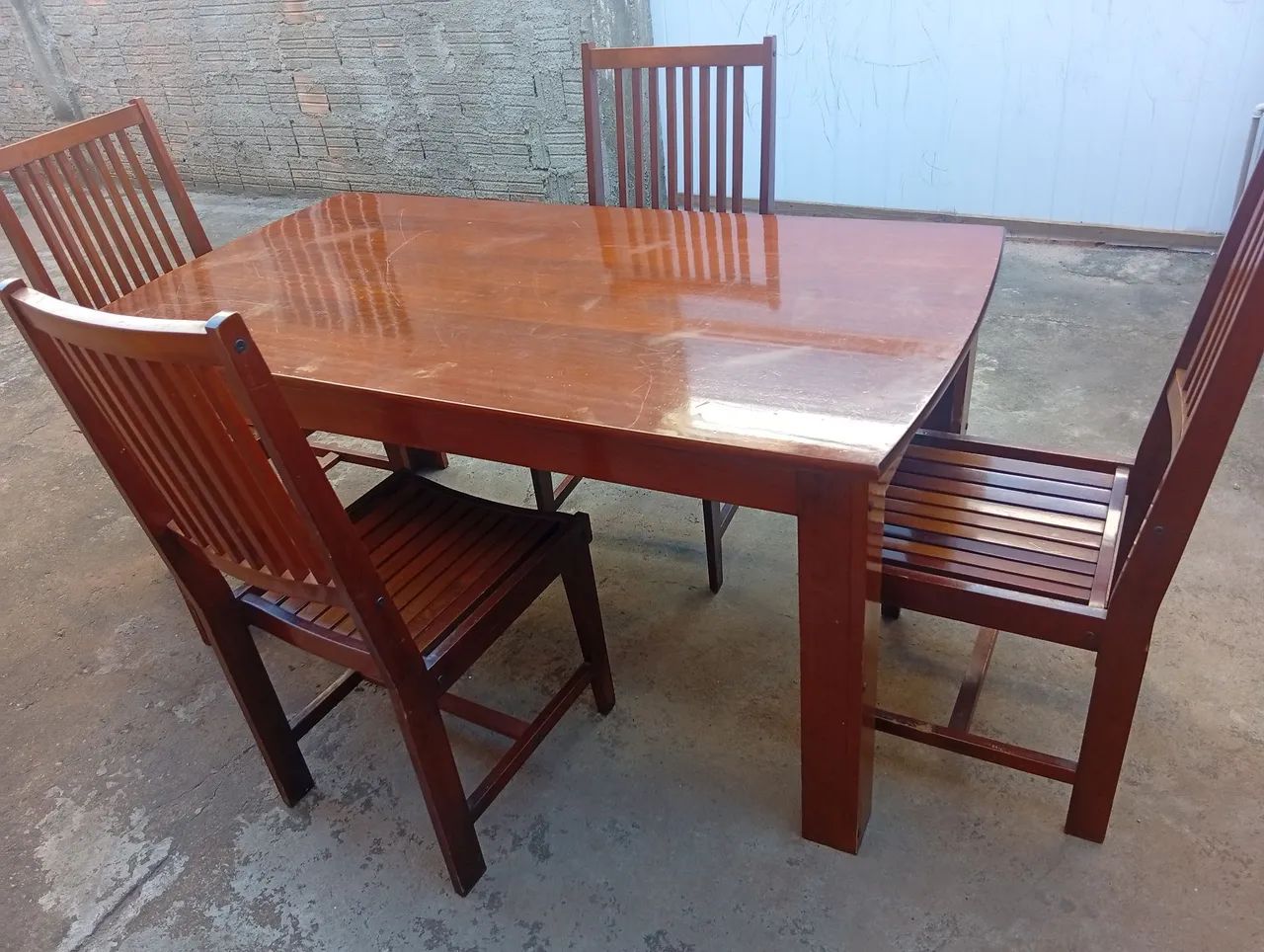 Mesa completa de madeira 
