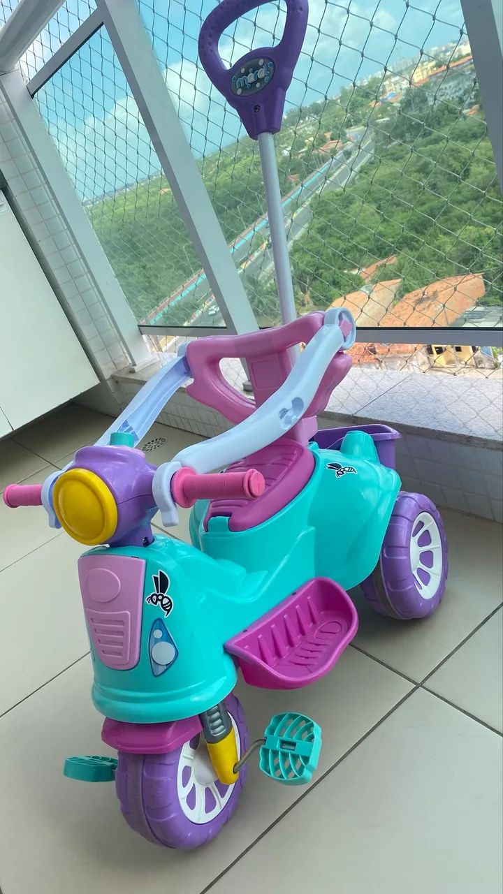 Triciclo menina 