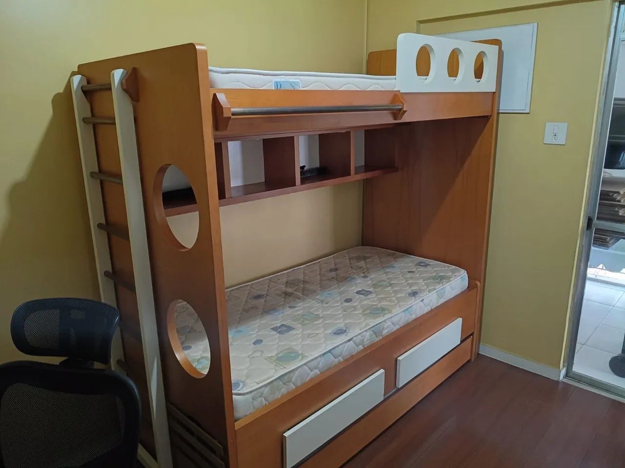 Beliche de madeira com 3 camas e 2 colchões | Design moderno - Foto 3