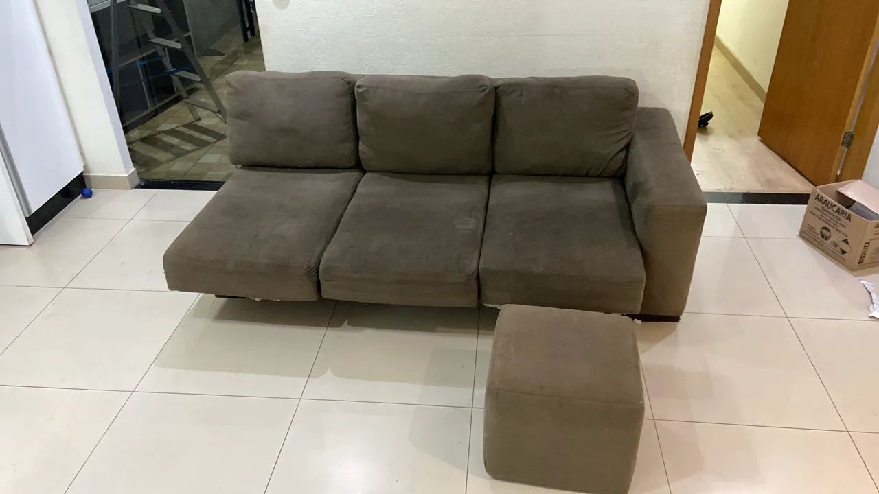 Sofá retrátil de 3 lugares + Puff (Marrom)
