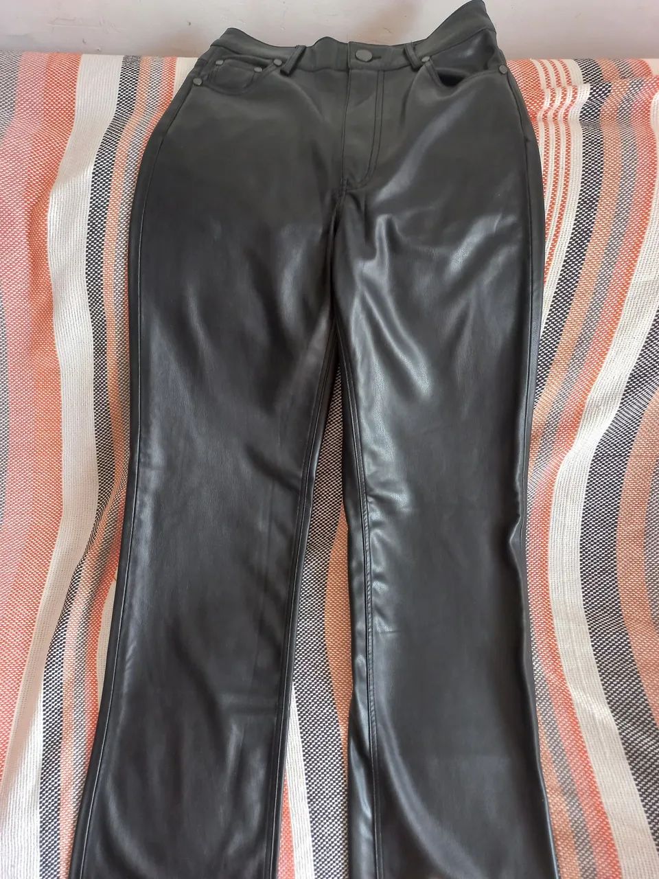 Calça Zara de couro nova 