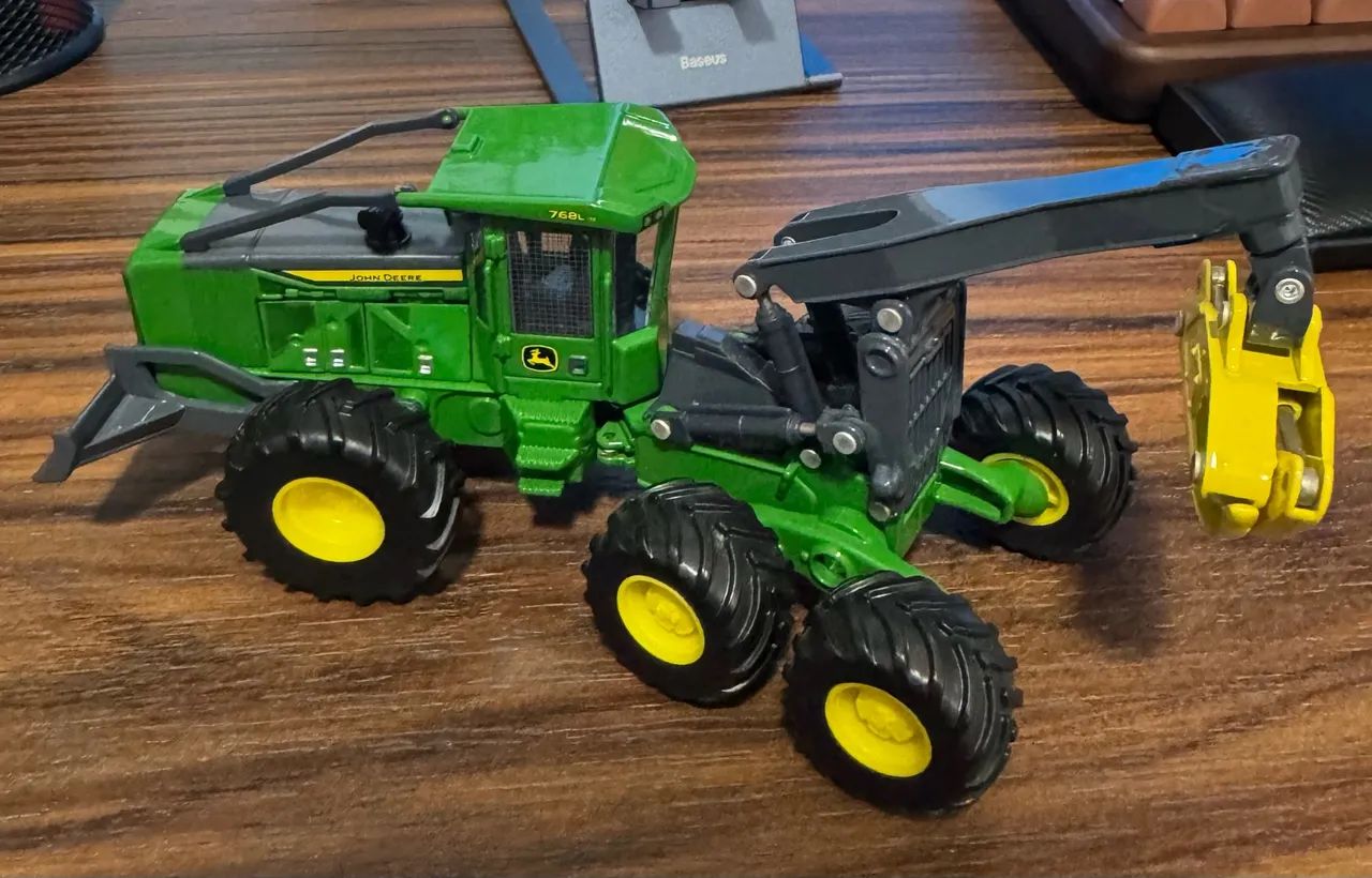 Miniatura John Deere Auto skidder 768LII 1/64  - Foto 3