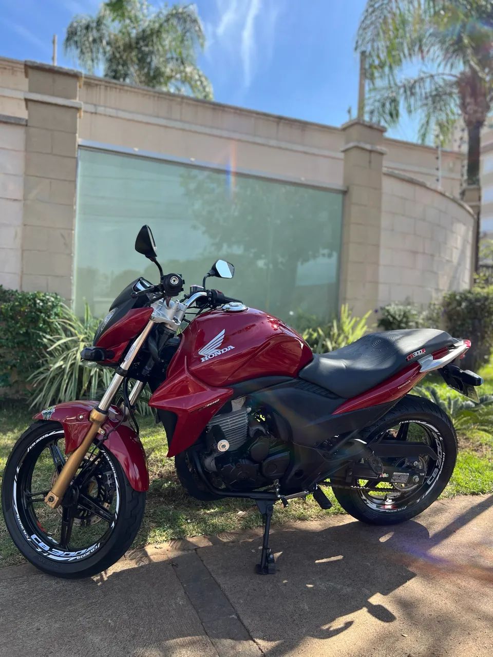 CB 300