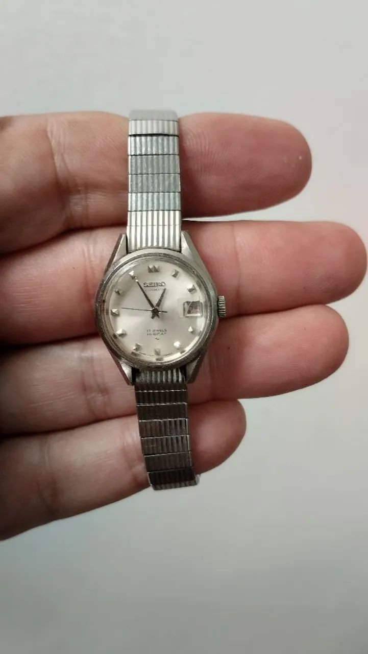 Relógio é um Seiko vintage feminino automático