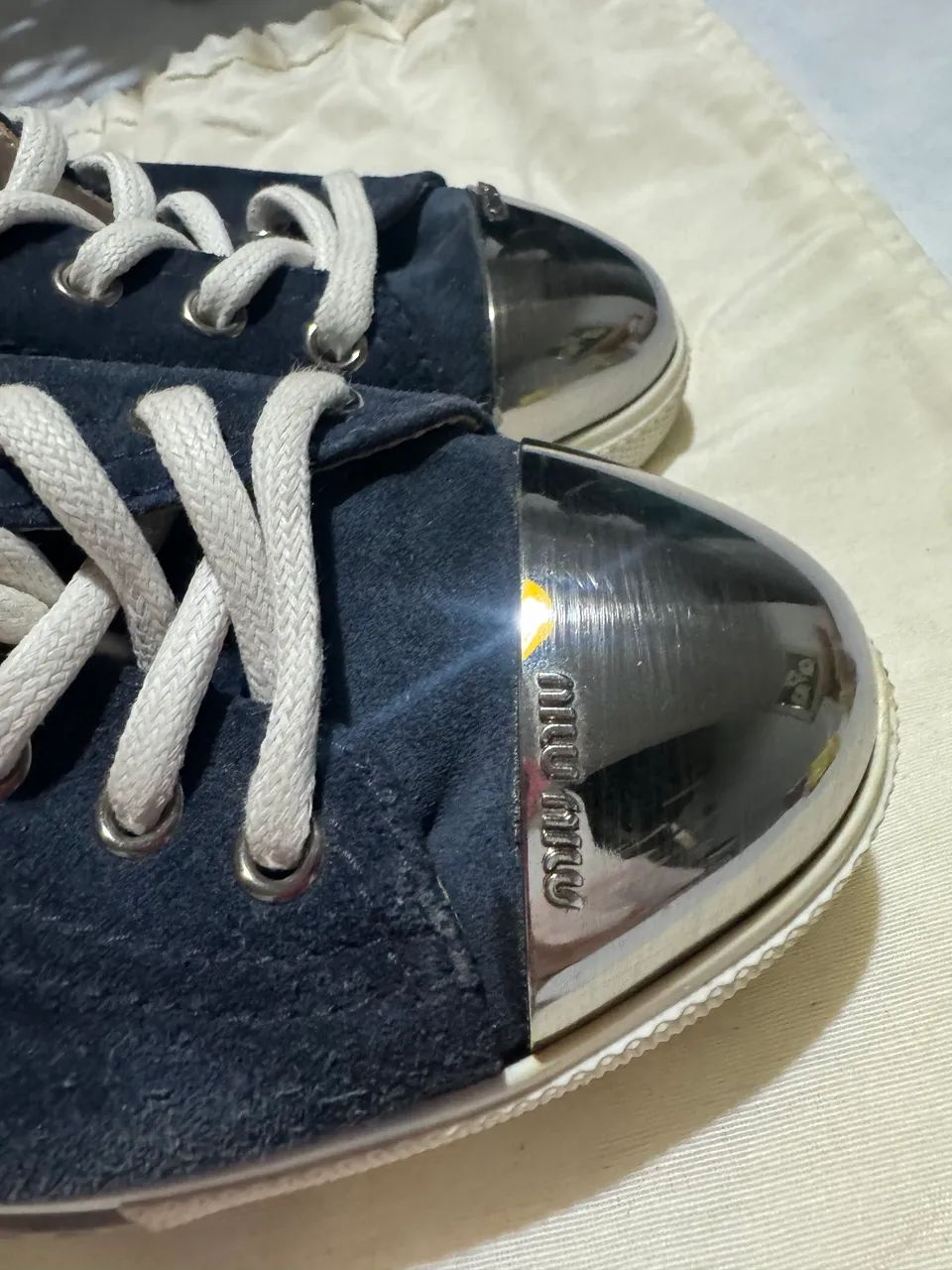 Tênis original Miu Miu azul marinho em camurça - Foto 4