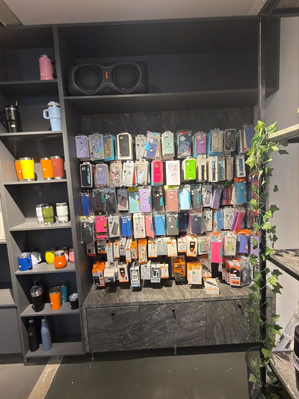 Vendo móveis de loja de celular completo, com mercadoria pronta pra trabalhar!  - Foto 5