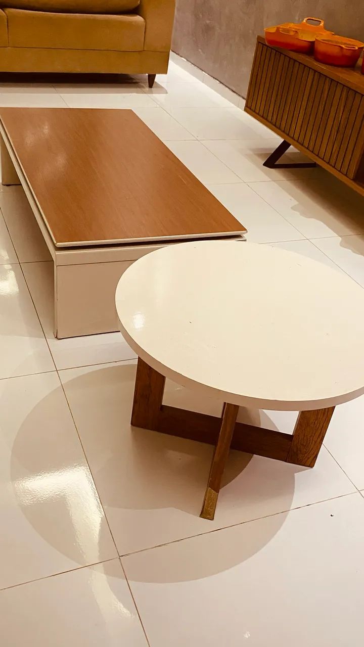 Mesa de cento com banqueta do lado  - Foto 2