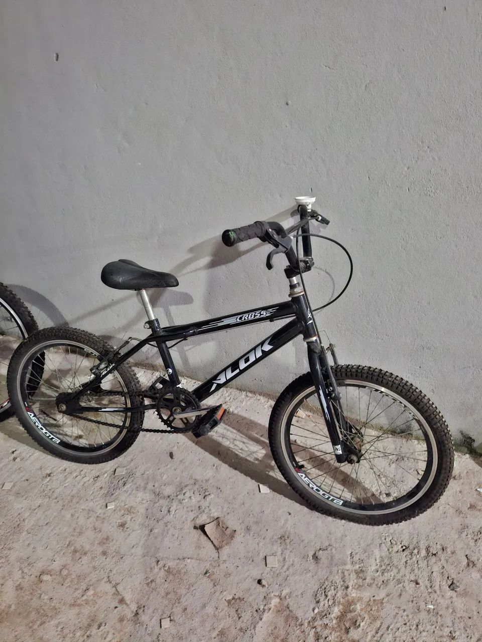 Vendo bicicleta semi nova 300 reais 
