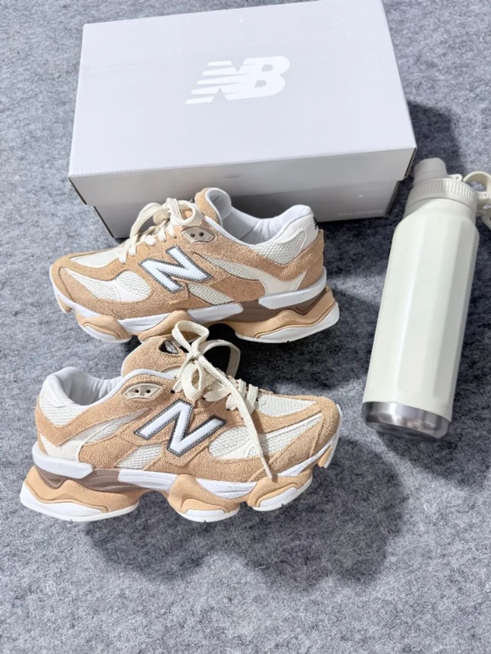 New Balance 9060 Off/Bege Couro Feminino - Foto 4