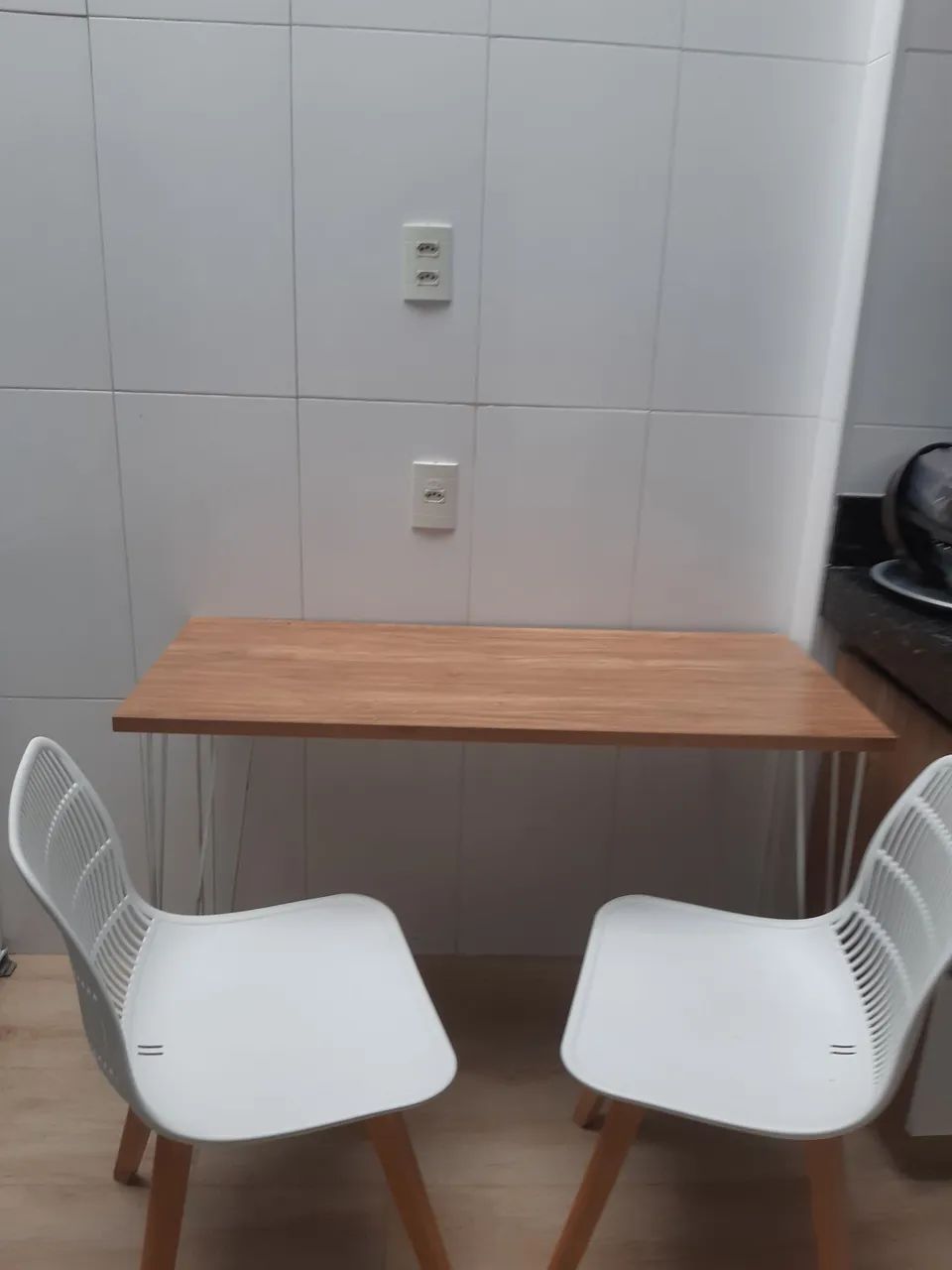 Mesa com duas cadeiras