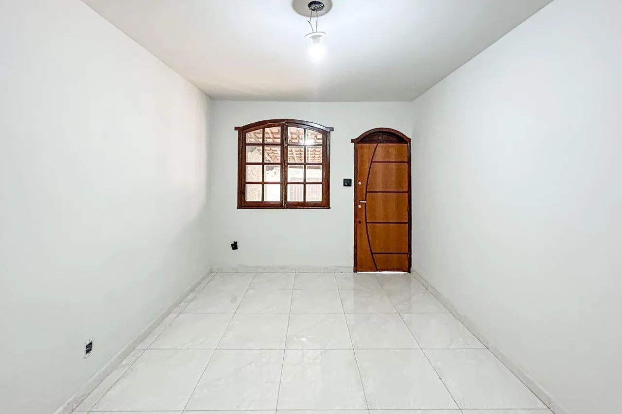 Casa à Venda - Alípio de Melo, 2 Quartos, 250 m2