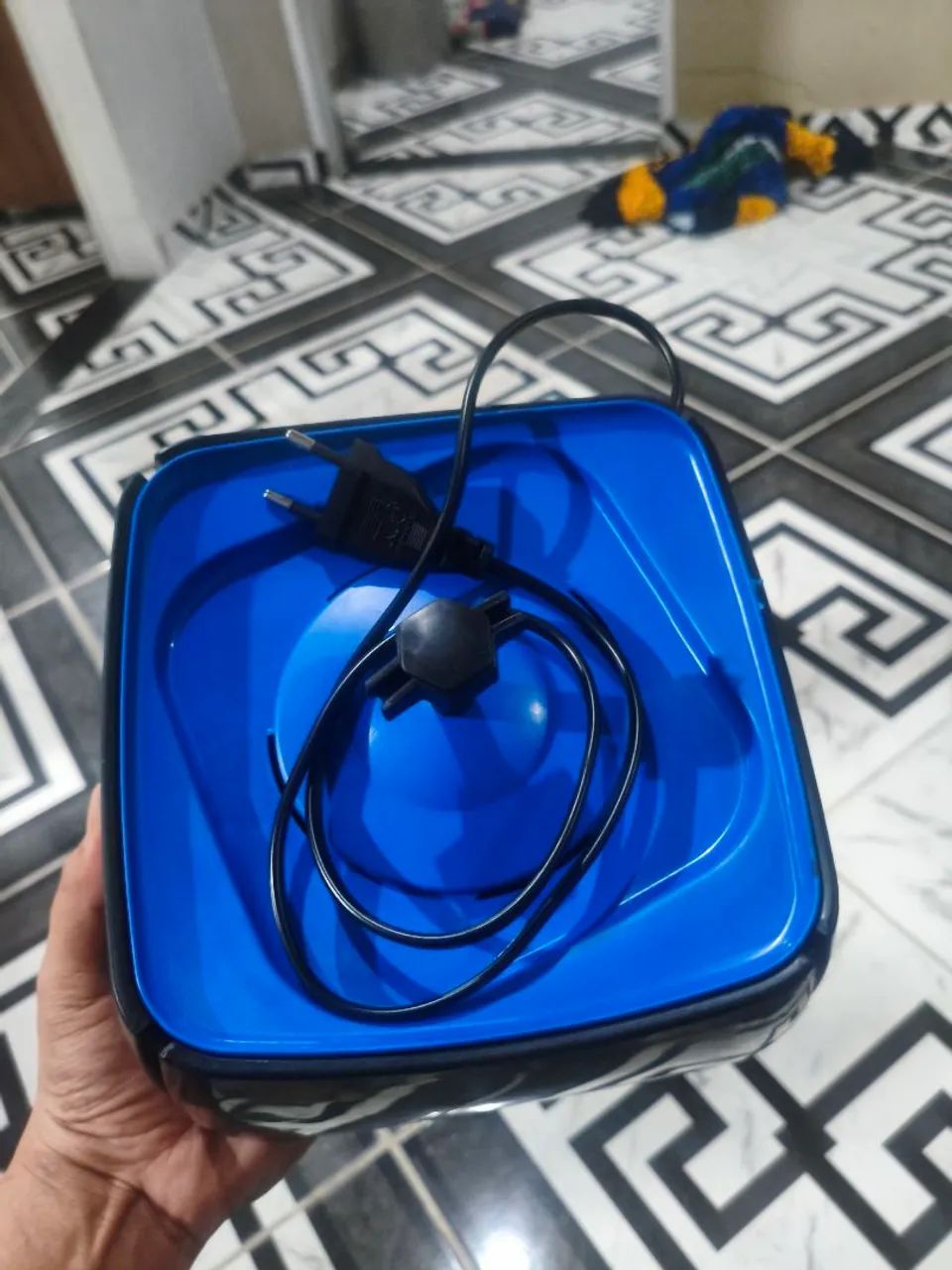 BEBEDOURO + PEGADOR + COMEDOURO + ARRANHADOR PARA GATOS - Foto 2