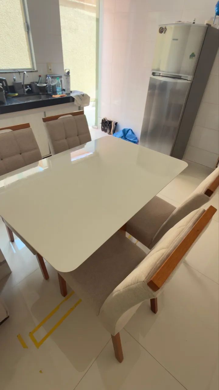 MESA COM 4 CADEIRAS! R$1100,00