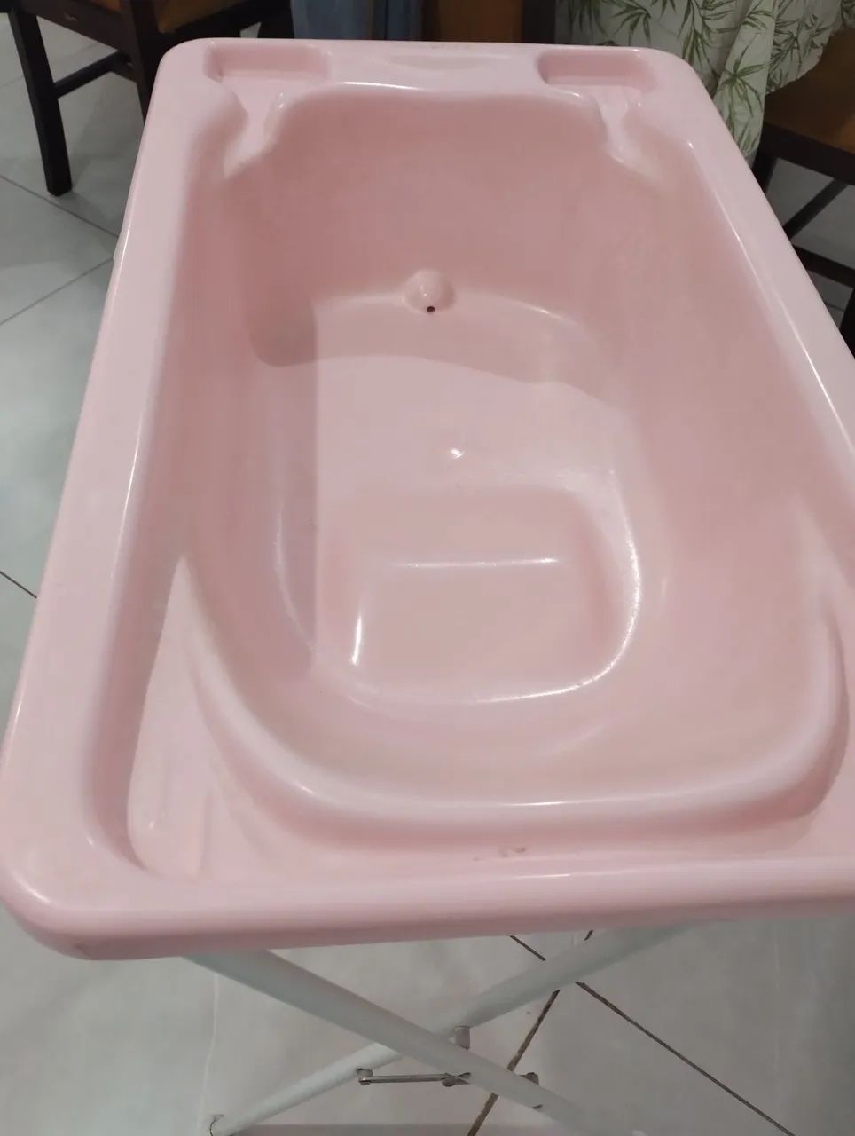 Banheira com suporte cor rosa  - Foto 3