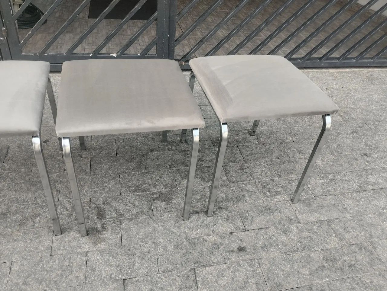 Conj 4 bancos de alumínio estado de novo  - Foto 5