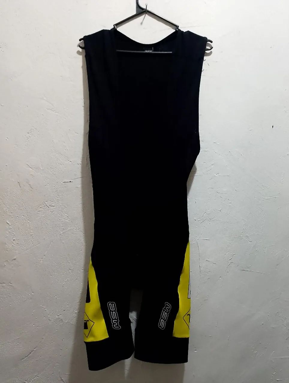 Bermuda M para ciclismo profissional.