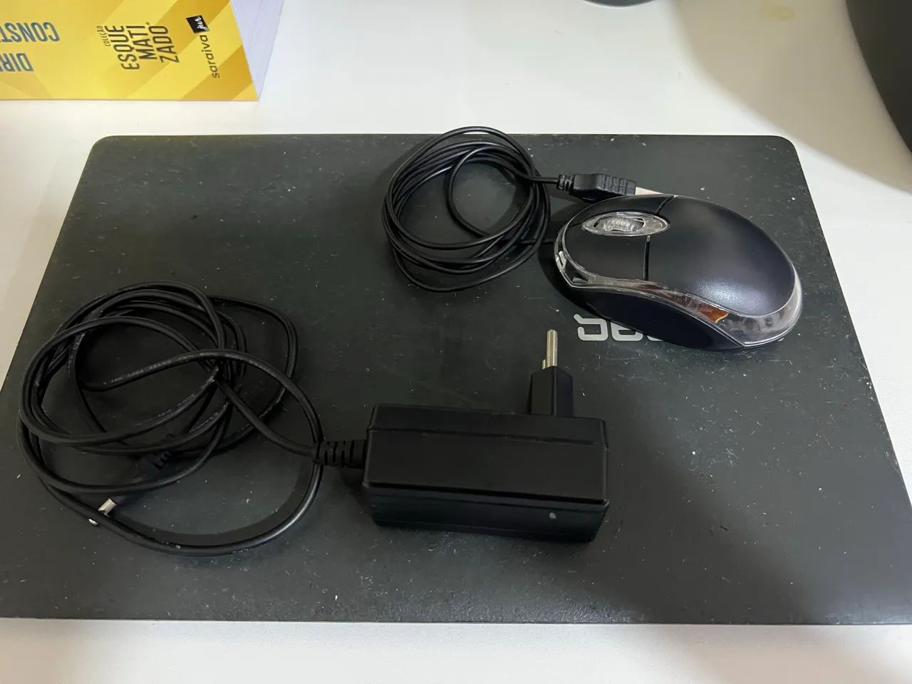 Vendo notebook usado, funcionando perfeitamente, vai com carregador e mouse.  - Foto 3