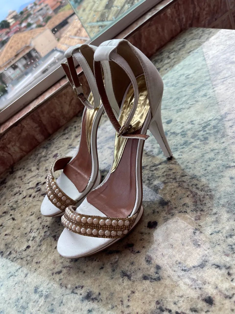 Sandália com aplicação encima  - Foto 2