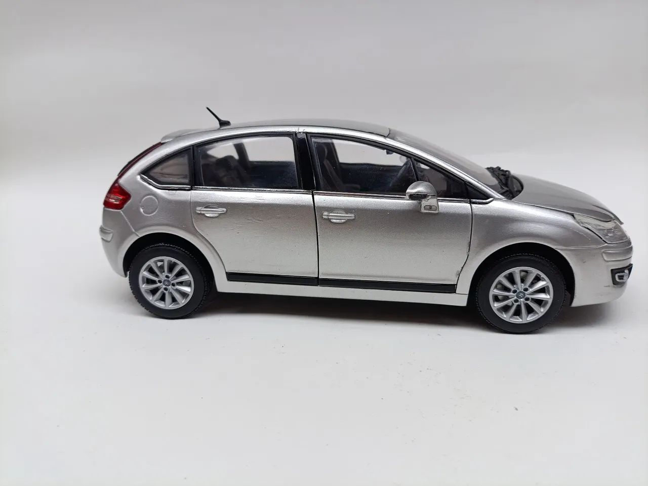 Miniatura Citroen C4 hacht 2012 1:18 - Foto 3