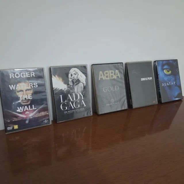 DVDs diversos: ABBA, Roger, Gaga, Avatar, Simple Plan