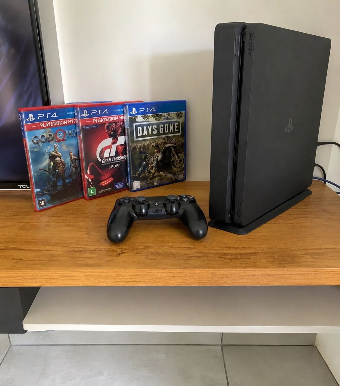 PS4 Slim 1Tb em ótimo estado!