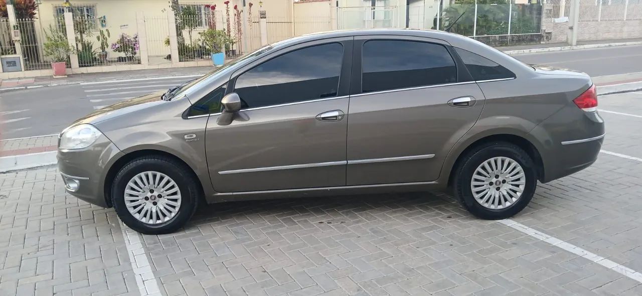 Fiat Linea LINEA LX 1.9/ 1.8 Flex 16V Dualogic 4p 2011