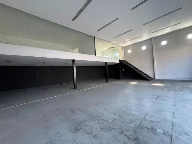 Prédio Comercial 625m² c/ 4 Salas Amplas e Poço Artesiano em Flores 