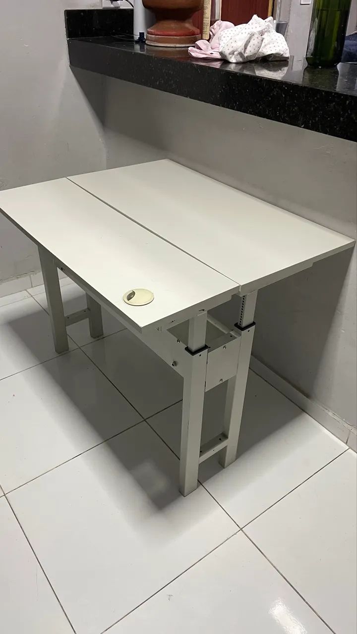 Mesa modular com altura ajustável
