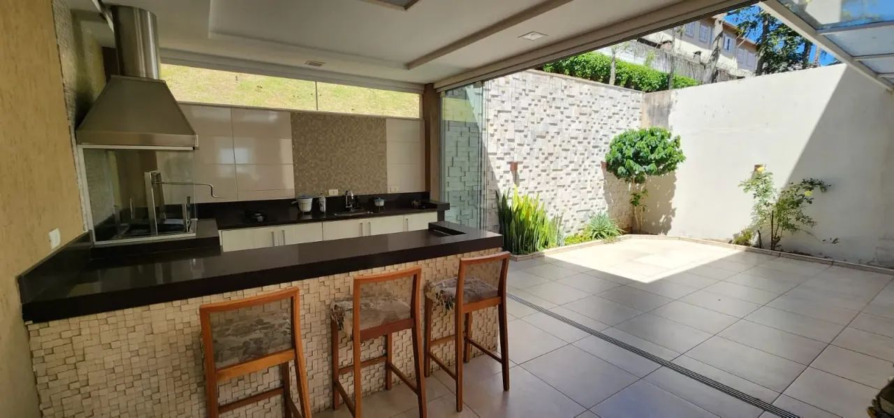 Sobrado com 233m² - com 4 dormitórios sendo 2 suítes - CONDOMINIO AROMAZ - SBC.