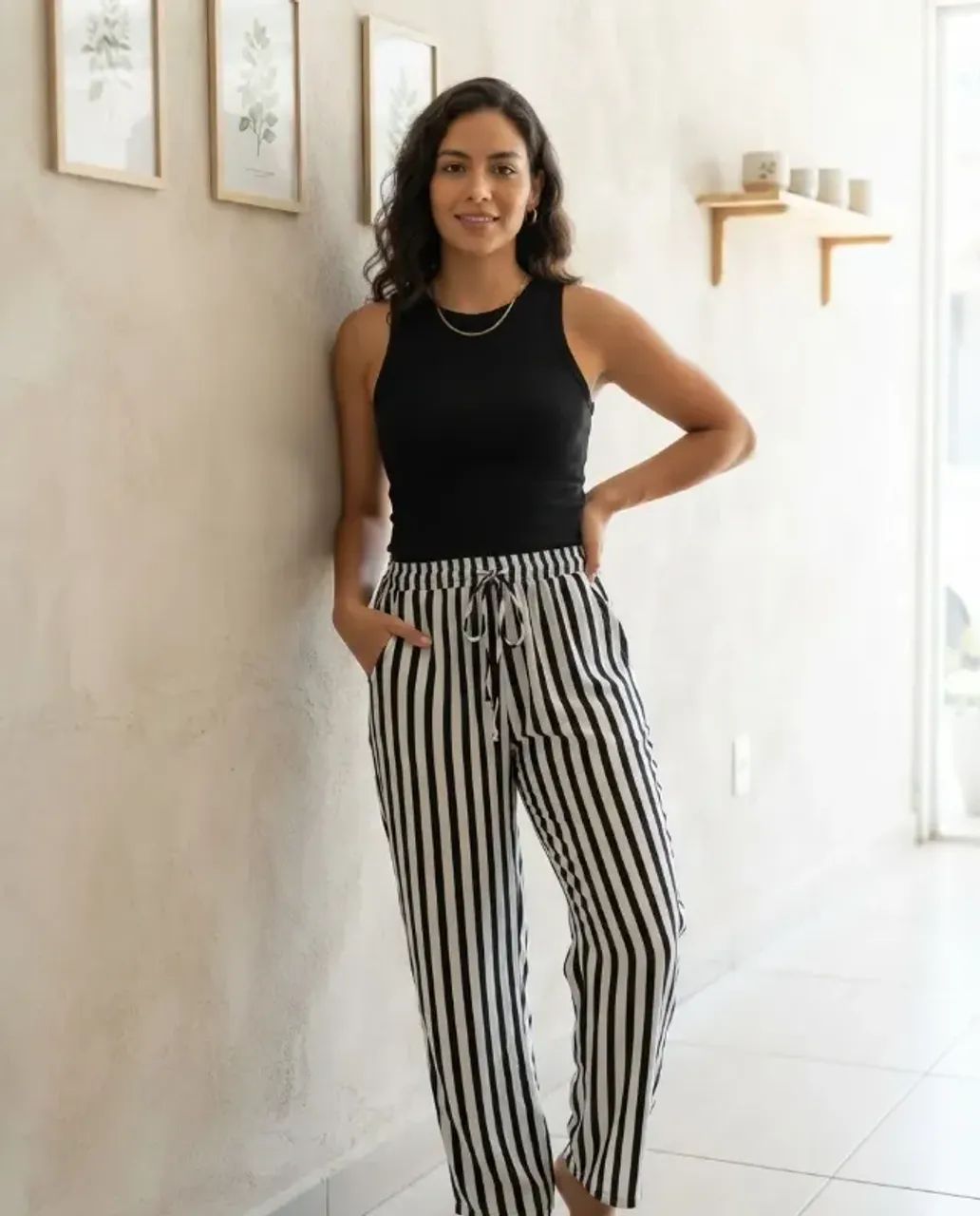 Calça Elegante Feminina Listrada Pretinho Branquinho Básicos - Foto 4