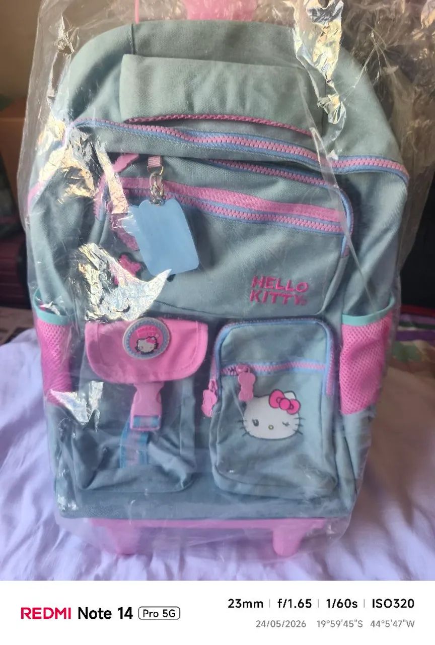 Mochila de rodinha hello Kitty feminina.  - Foto 5