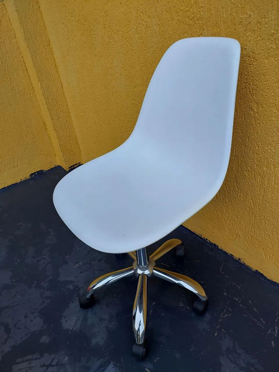 Cadeira escritorio Giratória eames eiffel  - Foto 2