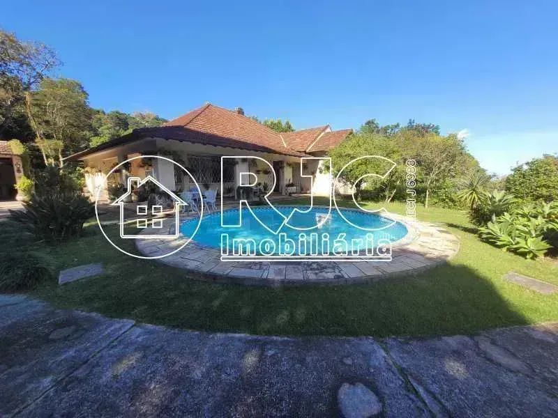 Belíssima casa em local bucólico - Foto 3